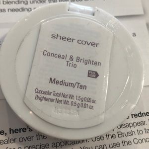 Sheer Cover 30 day conceal & brighten ✨.